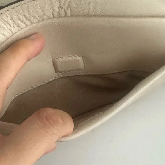 Tory Burch Cream Quilted Crossbody Bag with Gold Hardware - Picture 9 of 10